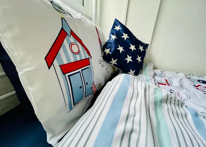 “Bliss On The Bay ” Chalet In Sandown Bay Holiday Park